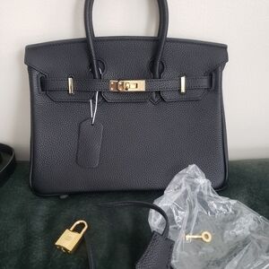 Walmart Viral Bag. SOLD OUT Black With Gold Hardware. Size 25cm 100% Leather